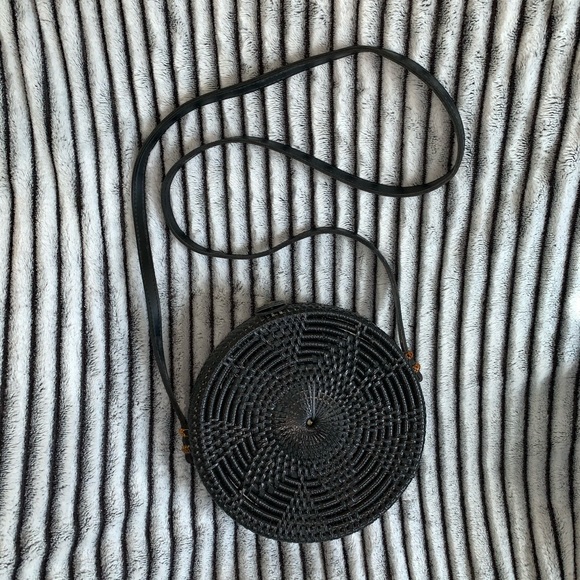 Hand woven round purse - Picture 4 of 5